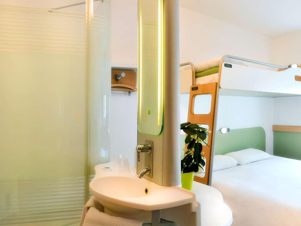 Ibis Budget Saint-Quentin Centre Gare Exterior photo