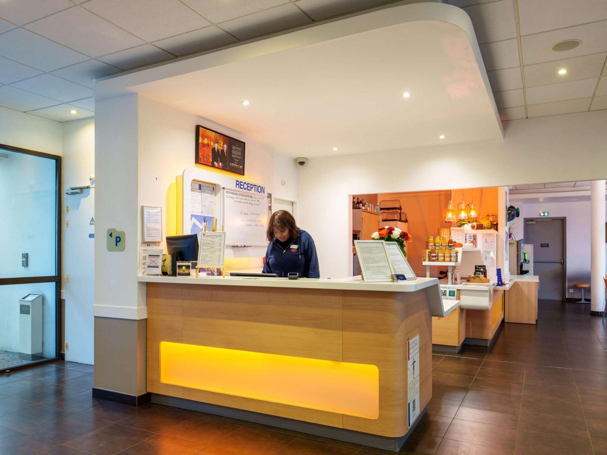 Ibis Budget Saint-Quentin Centre Gare Exterior photo