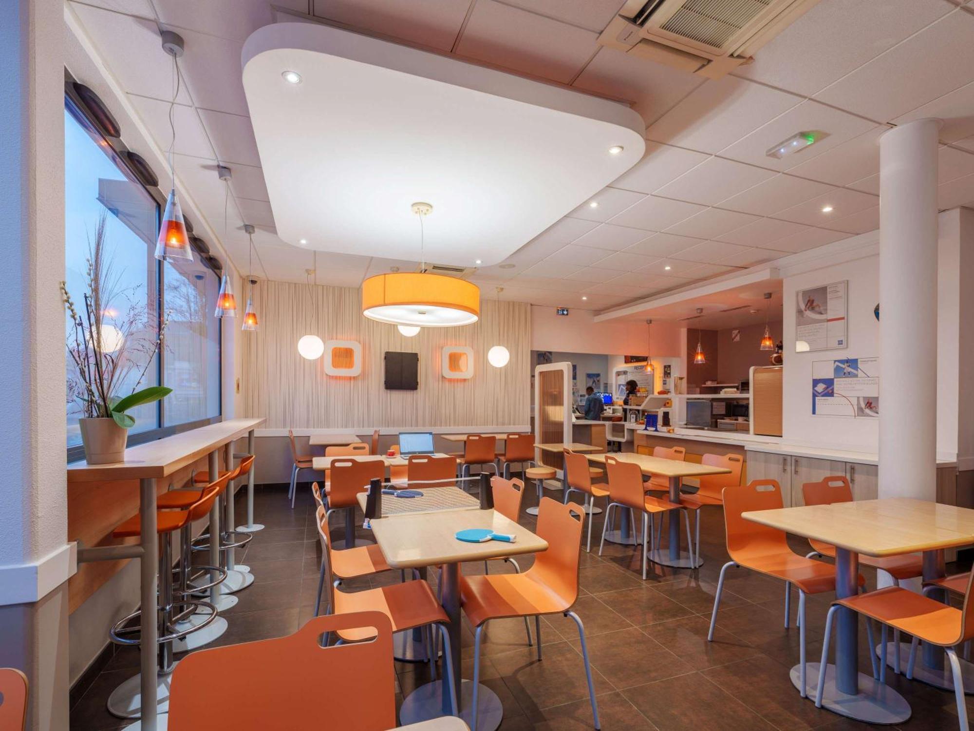Ibis Budget Saint-Quentin Centre Gare Exterior photo