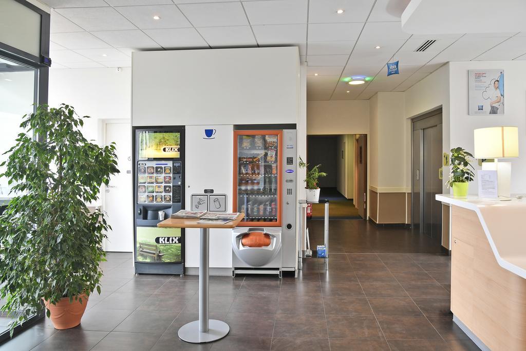 Ibis Budget Saint-Quentin Centre Gare Exterior photo