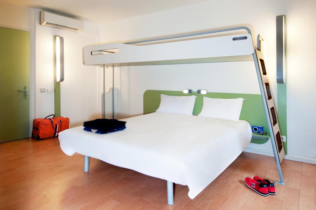 Ibis Budget Saint-Quentin Centre Gare Exterior photo