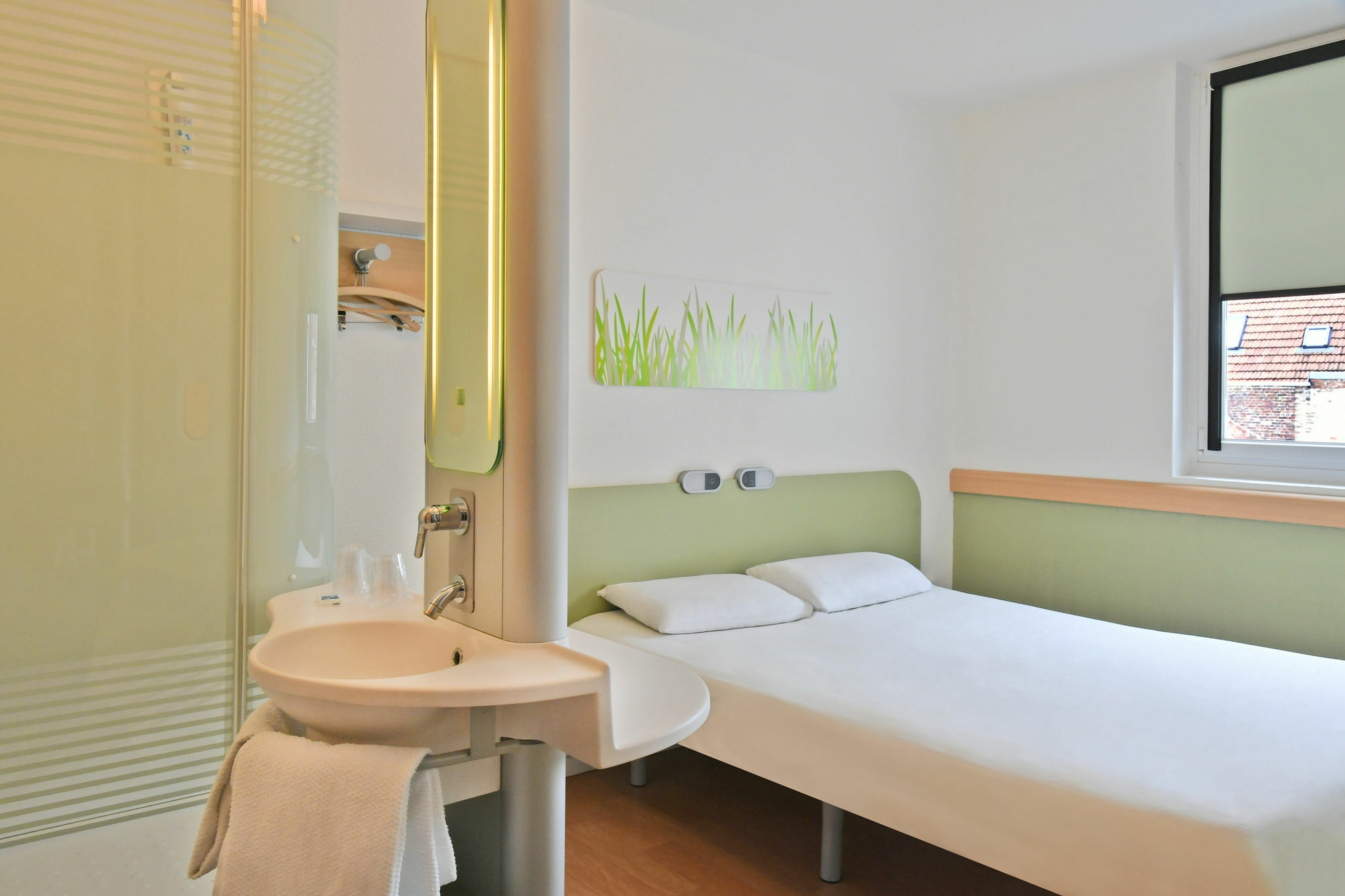 Ibis Budget Saint-Quentin Centre Gare Exterior photo