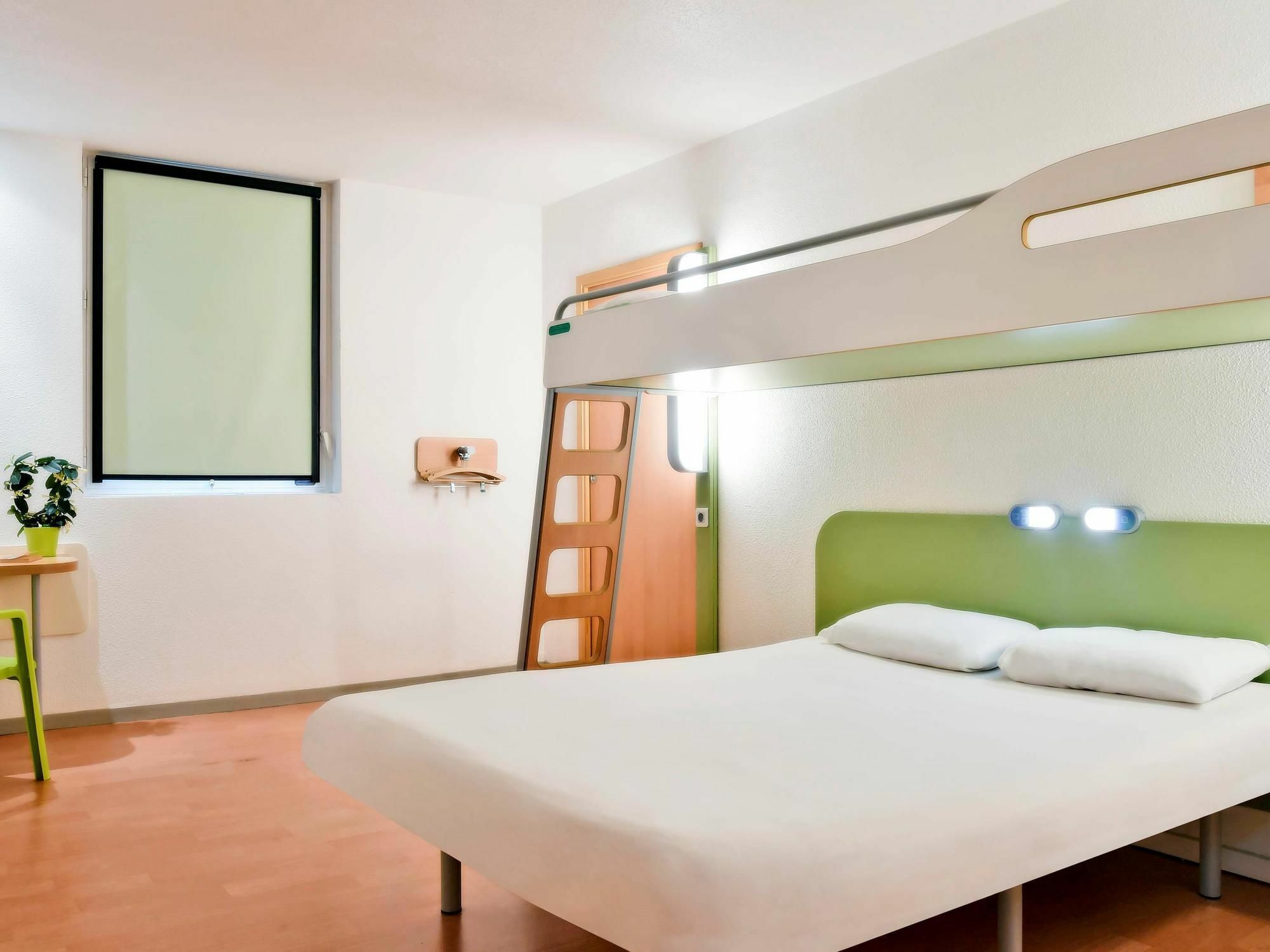 Ibis Budget Saint-Quentin Centre Gare Exterior photo