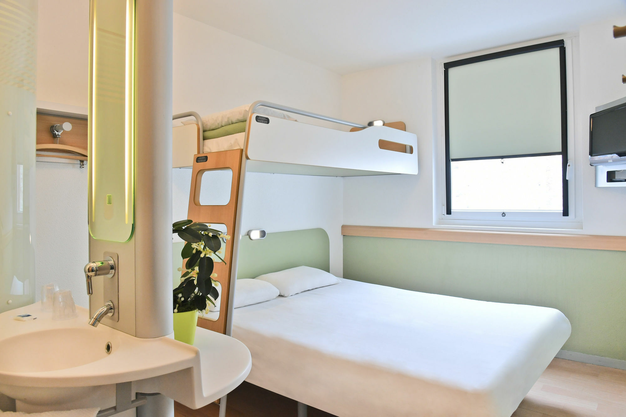 Ibis Budget Saint-Quentin Centre Gare Exterior photo
